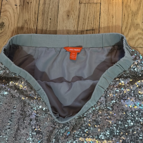 Joe Fresh Gold Sequinned Skirt - Large - Picture 2 of 3